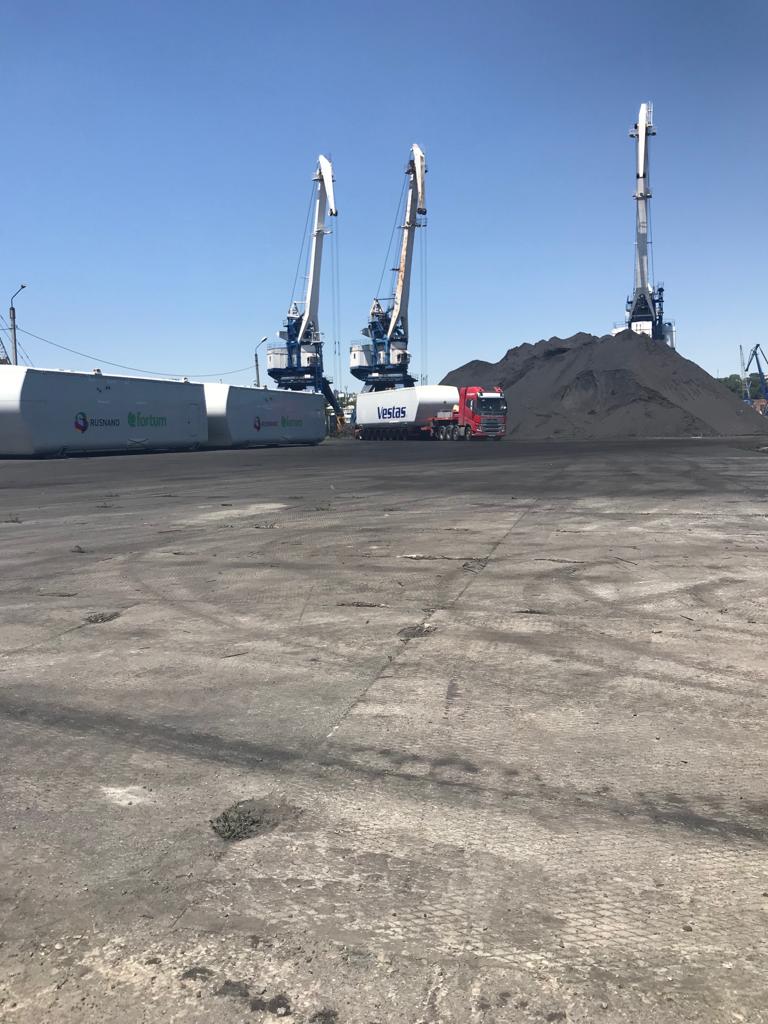 Погрузка генераторов для ветропарка